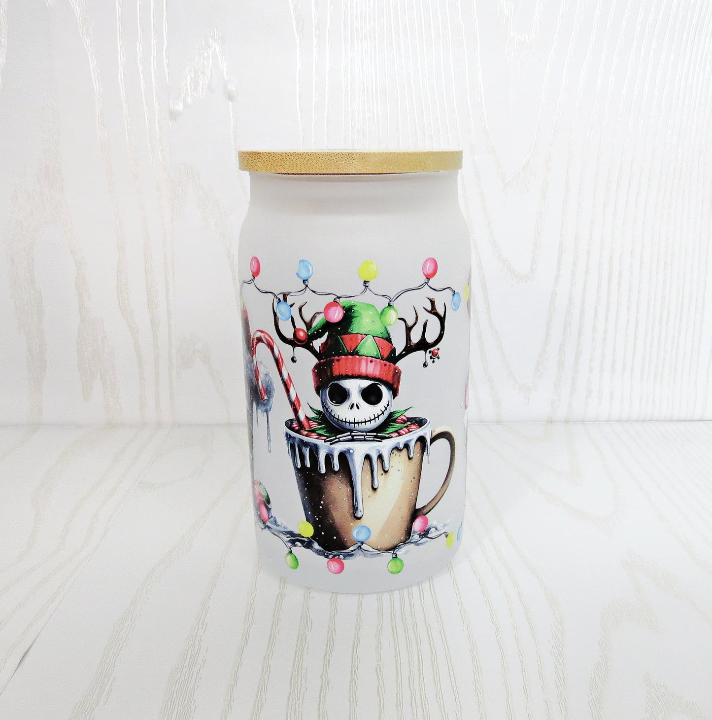 16 oz Christmas Themed Glass Cup with Bamboo Lid - Pint Beer Glass